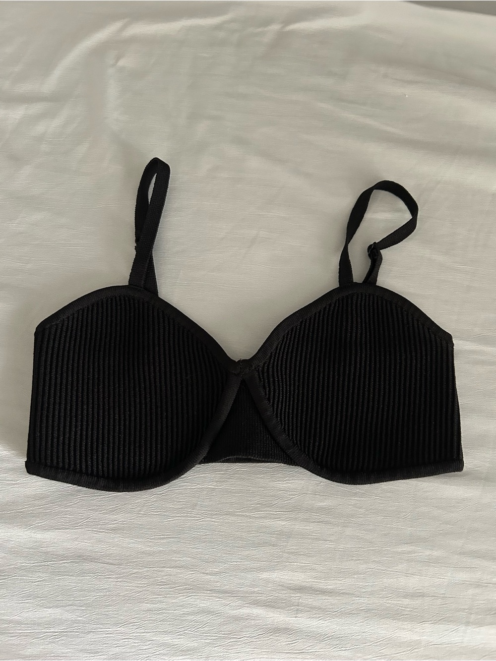 Aritzia Women’s Black Ribbed Sculpt Knit Bra Top